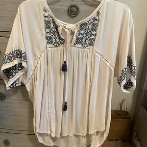 White and blue boho chic embroidered blouse